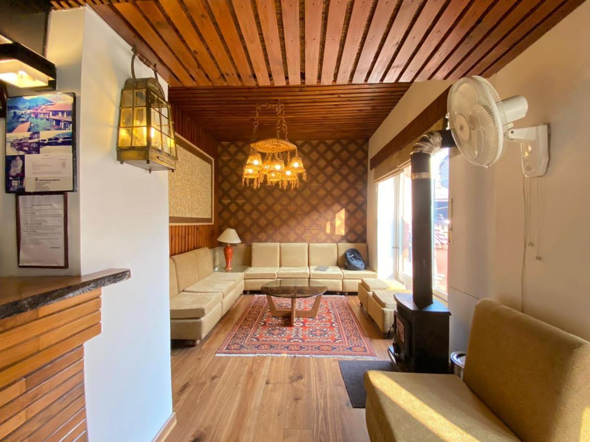 de 100 m² con 1 habitación/es y 1 baño/s de uso privado, en Pahalgām Exterior foto