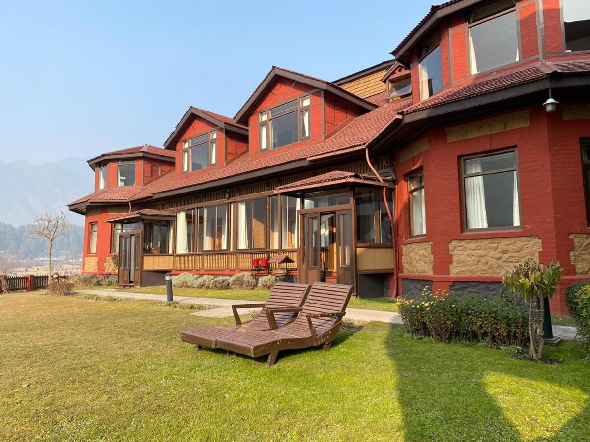 de 100 m² con 1 habitación/es y 1 baño/s de uso privado, en Pahalgām Exterior foto