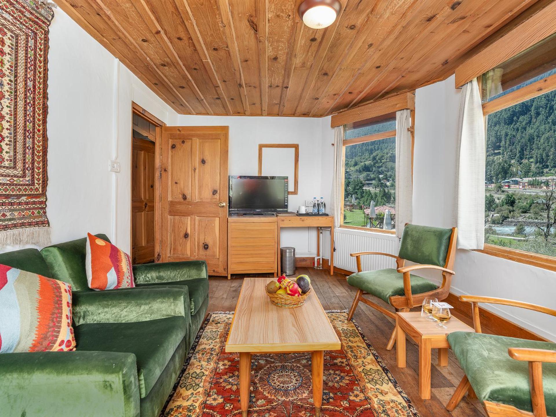 de 100 m² con 1 habitación/es y 1 baño/s de uso privado, en Pahalgām Exterior foto