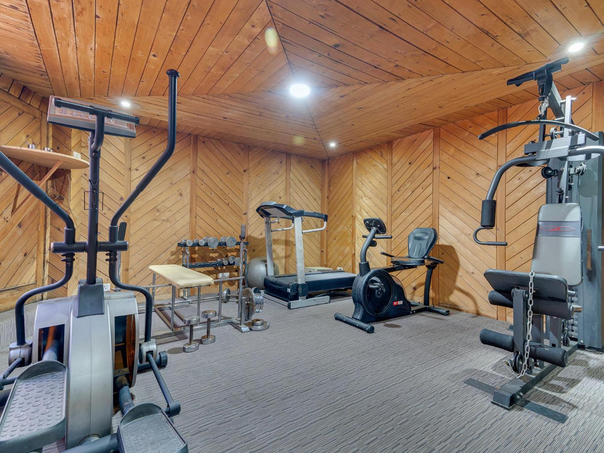 de 100 m² con 1 habitación/es y 1 baño/s de uso privado, en Pahalgām Exterior foto
